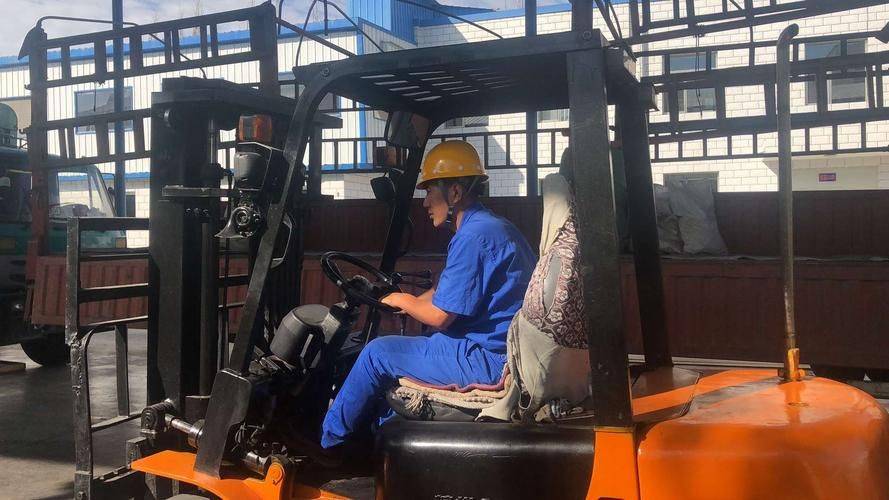 成都叉车招聘最新信息及学习叉车技能的步骤指南