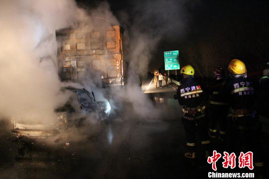 新澳精准资料免费提供生肖版_建筑发生火灾 消防车被挡住无法进入,深层策略设计数据_Linux59.86.17