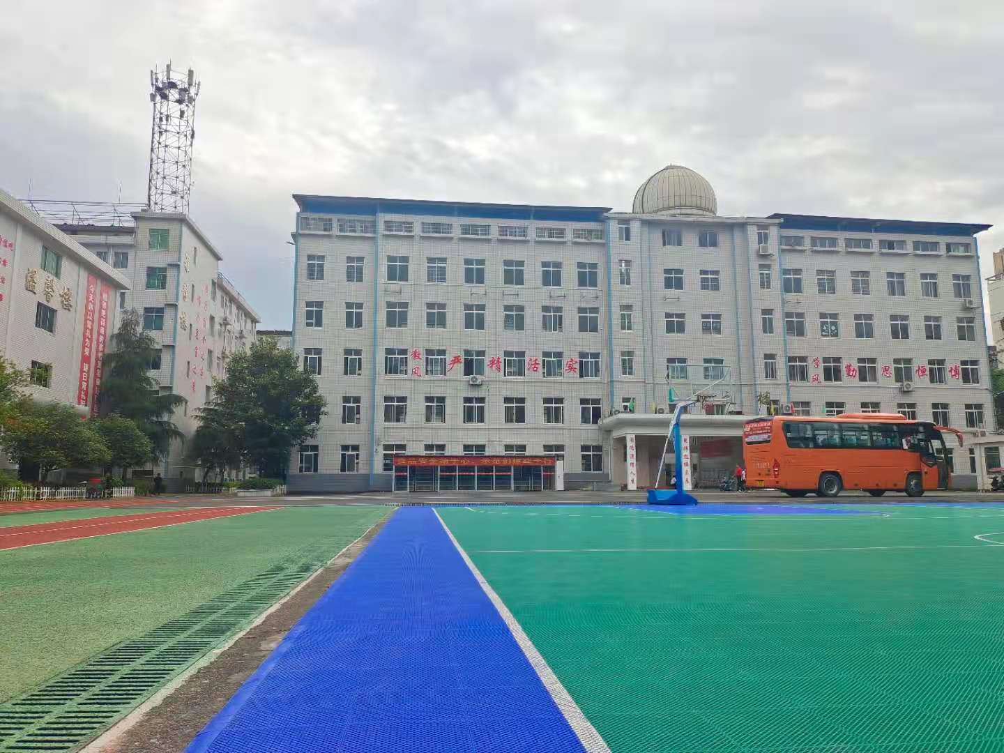 学生进校搜身事件揭秘，校方的回应与公众反思