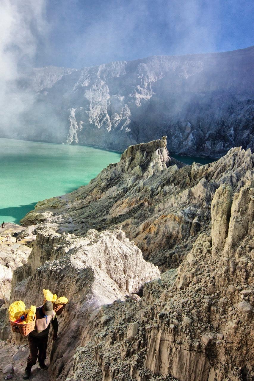 揭秘月球一亿两千万年前惊人的火山活动，中国发现月球火山新证据