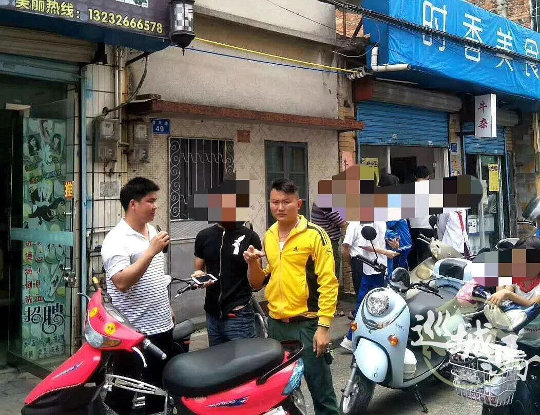 男子撞电动车赔2500元后的意外发现，小巷独特小店的故事