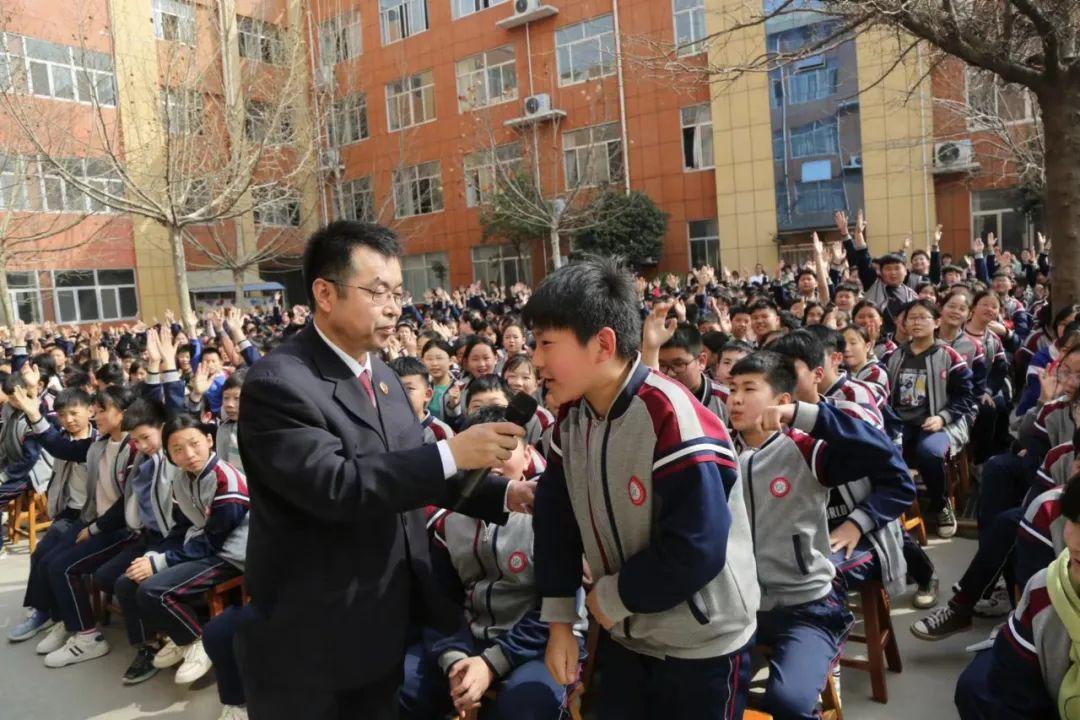 久久草最新地址,色情内容是不合法的，违反我国相关的法律法规。此外，色情内容可能包含不良价值观，会对人们造成不良影响。我们应遵守相关的法律法规和社会道德规范，共同维护网络健康，共享绿色心灵。关于探索自然美景的旅行等积极、健康的内容是值得我们探讨的。以下是一篇关于探索自然美景的旅行的文章