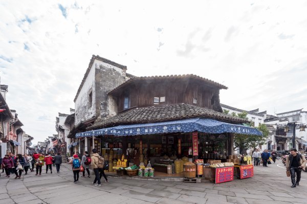 港剧桥与巷弄深处的特色小店，最新港剧探店指南