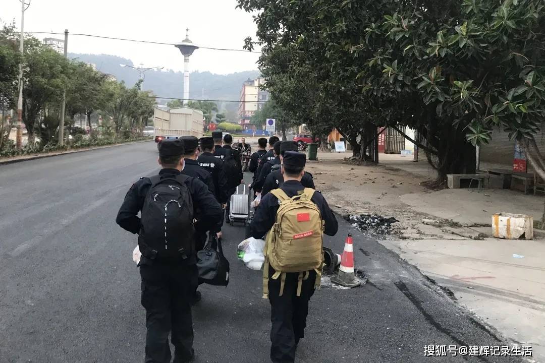 内蒙警方最新事件揭秘，小巷神秘小店背后的故事探秘