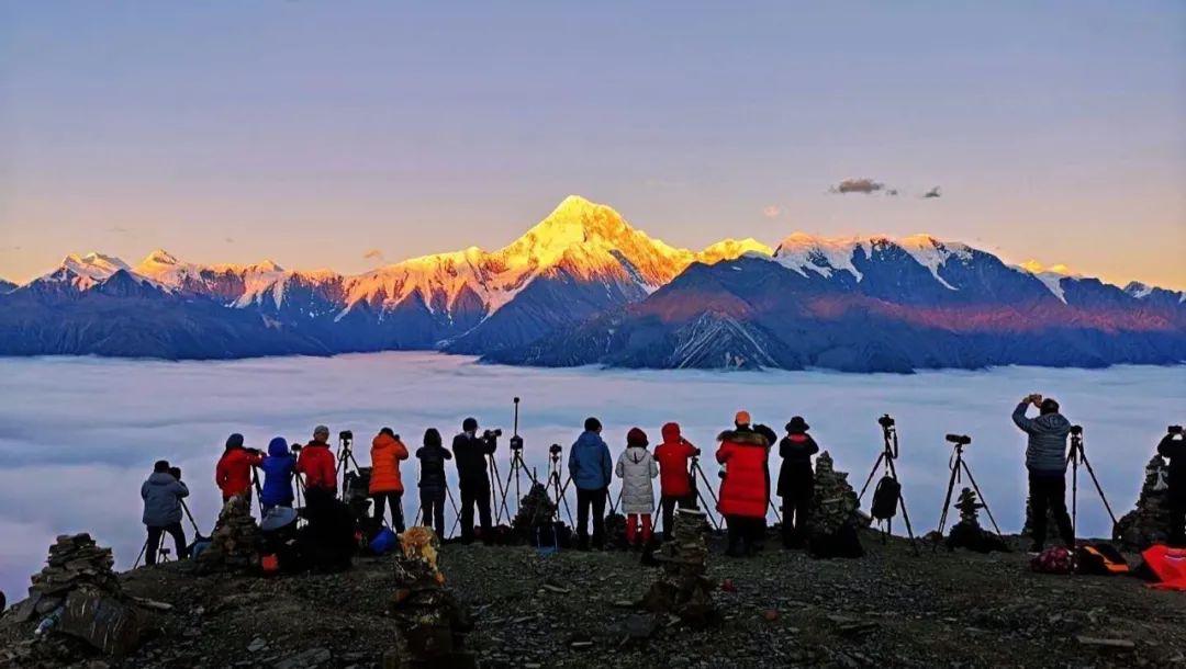 快递公司最新事件，自然美景旅行盛宴探索